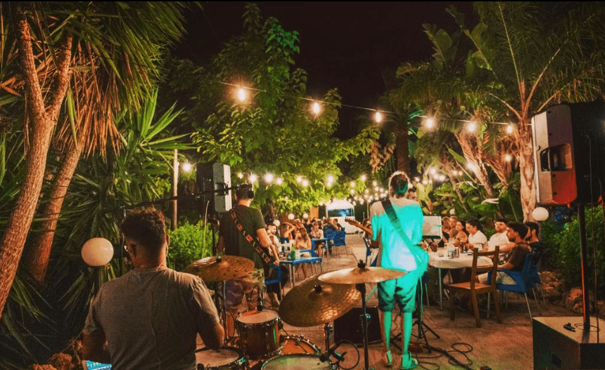 jamboy durante un live al caffe soleir a campofelice di roccella provincia di palermo